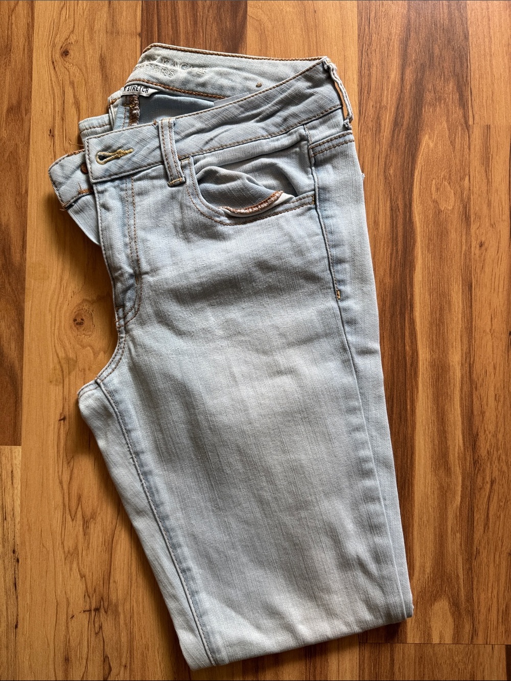 American Eagle Outfitters Light Wash Skinny Jeans